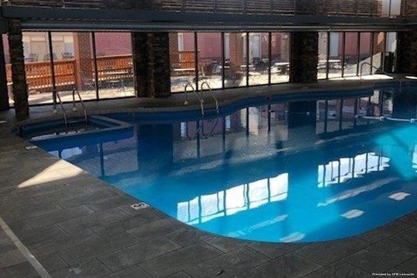 Boarders Inn & Suites and Conference Center (Grand Island)